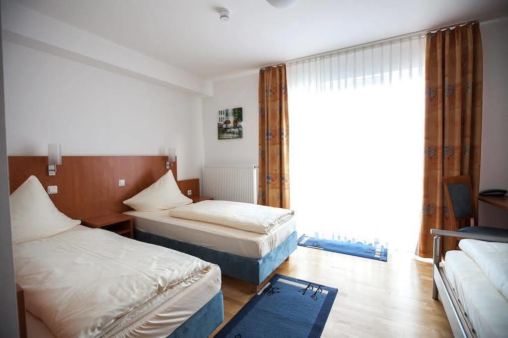 Gasthaus Hotel Ostermeier Attenkirchen Buitenkant foto
